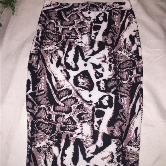 Fitted Pencil Skirt - Nicki Minaj - Picture 6 of 8